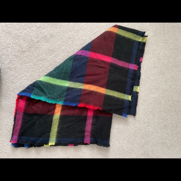 Francesca’s plaid blanket scarf! - Picture 2 of 2